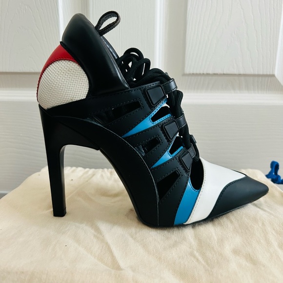 Authentic Louis Vuitton Streamline booties. In excellent Condition 37.5 - Picture 1 of 10